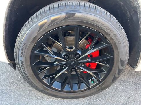 Used 2022 Jeep Grand Cherokee Summit w/ Luxury Tech Group V image 10