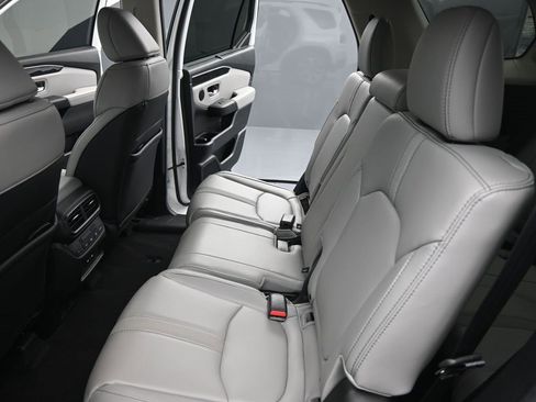 Used 2025 Honda Pilot Touring image 15