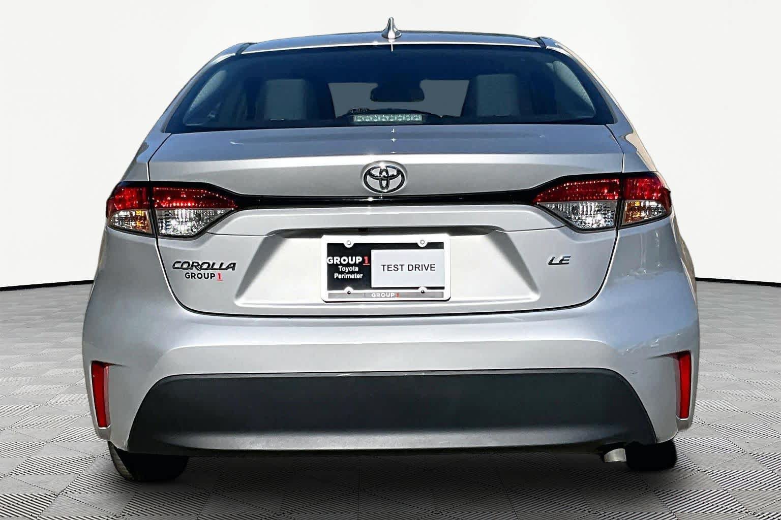 Used 2025 Toyota Corolla LE FWD image 5