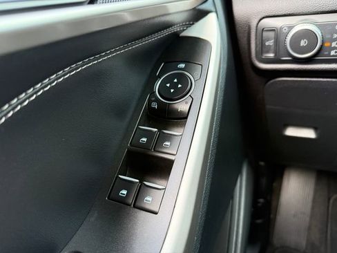 Used 2022 Ford Explorer XLT w/ Equipment Group 202A image 20