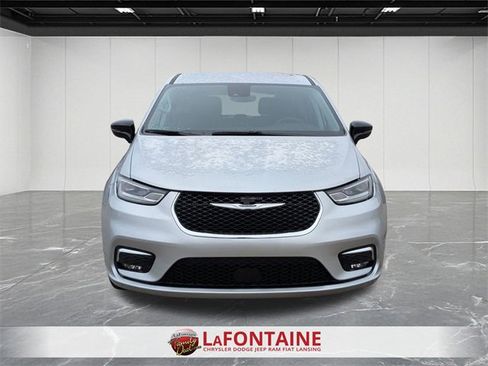 Certified 2024 Chrysler Pacifica Touring-L image 8