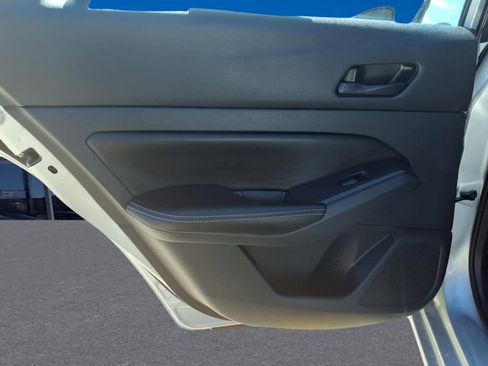 Used 2024 Nissan Altima 2.5 SV FWD image 11