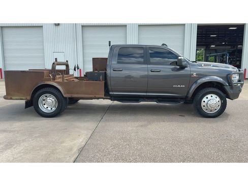 Used 2023 RAM 4500 Laramie AWD/4WD image 9