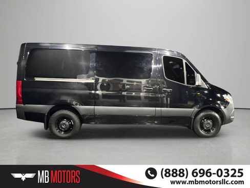 Used 2021 Mercedes-Benz Sprinter 2500 image 4