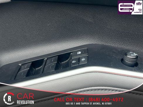 Used 2023 Toyota Highlander LE AWD/4WD image 23