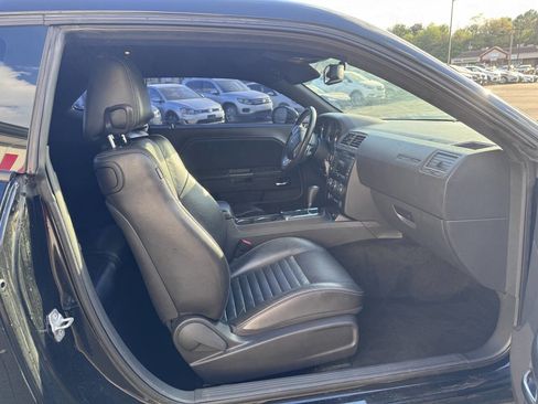 Used 2014 Dodge Challenger SXT image 13