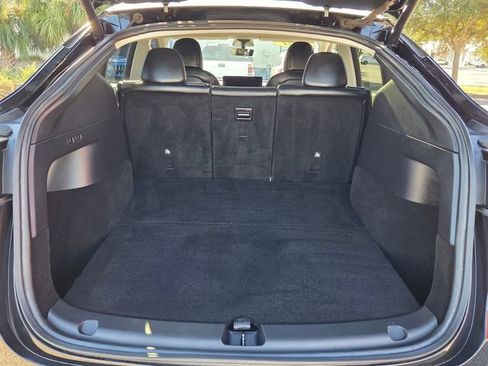 Used 2021 Tesla Model Y Long Range image 12