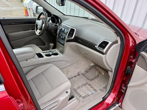 Used 2011 Jeep Grand Cherokee Laredo w/ Security & Convenience Group AWD/4WD image 20