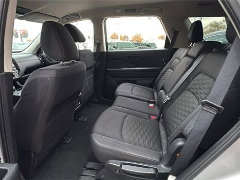 Used 2024 Nissan Pathfinder SV image 15
