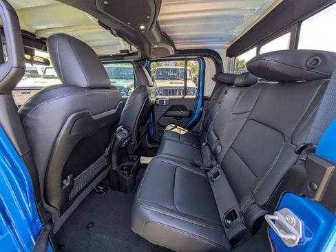 New 2025 Jeep Gladiator Sport image 12