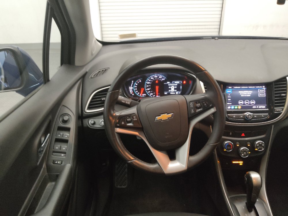 Used 2020 Chevrolet Trax LT w/ LT Convenience Package FWD image 22