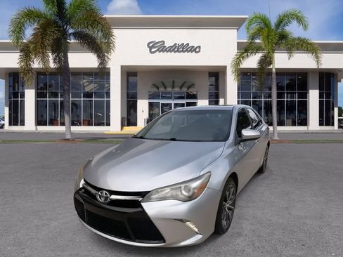 Used 2016 Toyota Camry XSE FWD image 5