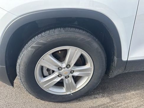 Used 2021 Chevrolet Trax LT w/ Driver Confidence Package image 9