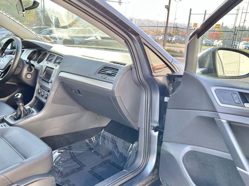 Used 2015 Volkswagen Golf S image 15