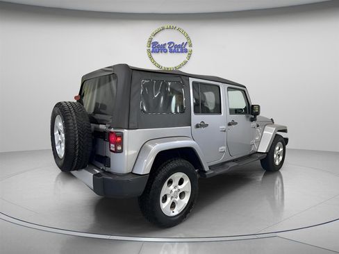 Used 2014 Jeep Wrangler Unlimited Sahara w/ Connectivity Group AWD/4WD image 5
