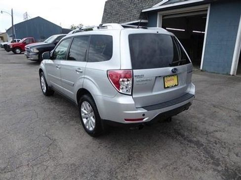 Used 2011 Subaru Forester 2.5X Touring w/ Popular Equipment Group 4B AWD/4WD image 9