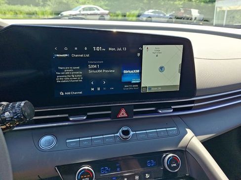 Used 2024 Hyundai Elantra SEL FWD image 17