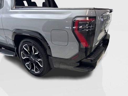 Used 2024 GMC Sierra EV Denali AWD/4WD image 14