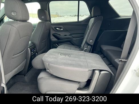 Certified 2023 Chevrolet Traverse LT w/ Rear Camera Mirror Package image 5