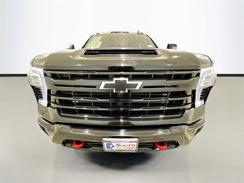 Used 2025 Chevrolet Silverado 2500 LT w/ Trail Boss Package image 2