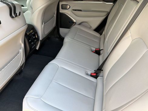 Used 2023 Jeep Grand Cherokee Overland w/ Adv Protech Group III AWD/4WD image 24