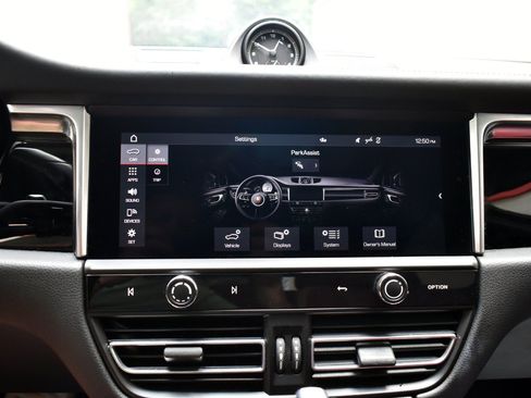 Used 2023 Porsche Macan AWD/4WD image 26