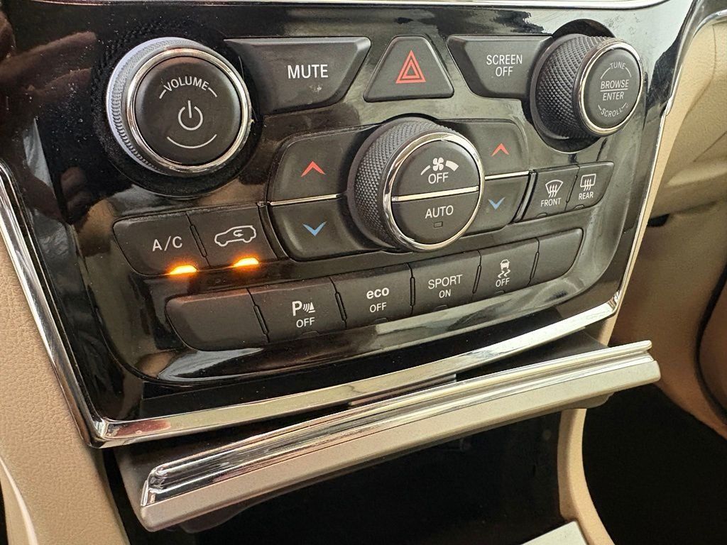 Used 2020 Jeep Grand Cherokee Limited w/ Luxury Group II AWD/4WD image 34