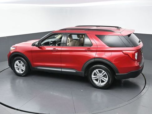 Used 2022 Ford Explorer XLT w/ Equipment Group 202A AWD/4WD image 45