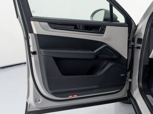 Certified 2024 Porsche Cayenne Coupe AWD/4WD image 19