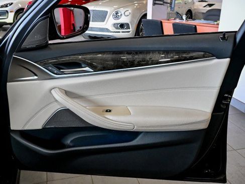 Used 2022 BMW 530i xDrive w/ M Sport Package image 27