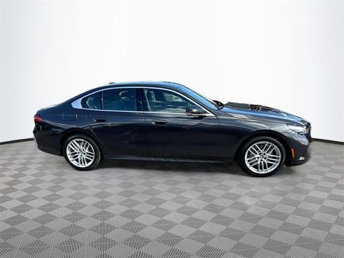 Used 2024 BMW 530i xDrive image 5