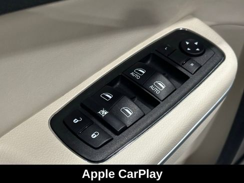 Used 2023 Chrysler 300 Touring L image 13