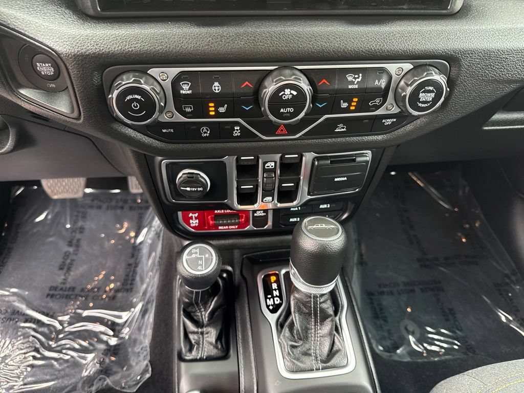 Certified 2025 Jeep Gladiator Sport AWD/4WD image 14