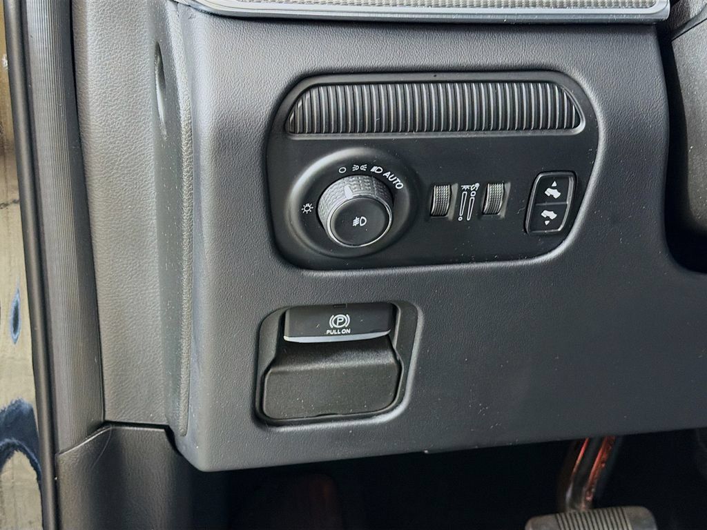 Used 2022 Jeep Grand Wagoneer Series II w/ Quick Order Packagew 28T AWD/4WD image 38