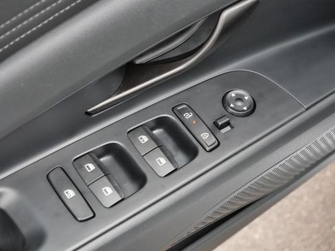 Certified 2025 Hyundai Elantra Sport image 19