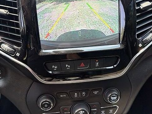 Used 2021 Jeep Cherokee Limited AWD/4WD image 14