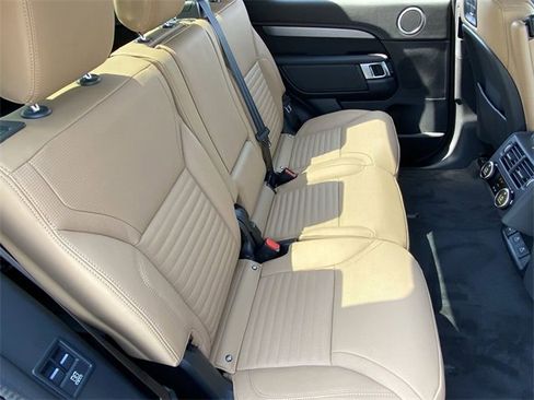 New 2025 Land Rover Discovery Dynamic SE image 12