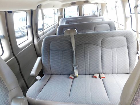 Used 2004 Chevrolet Express 3500 Extended Passenger RWD image 6