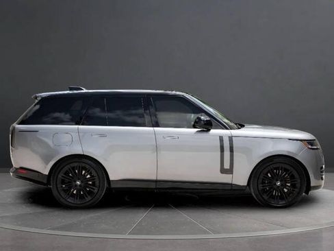 Used 2025 Land Rover Range Rover Autobiography AWD/4WD image 3