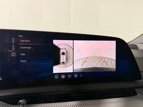 Used 2025 Cadillac Optiq Luxury 1 image 18