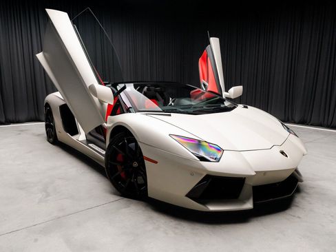 Used 2015 Lamborghini Aventador LP 700-4 image 8