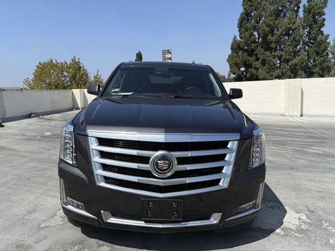Used 2015 Cadillac Escalade Premium image 38