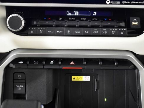 Used 2024 Toyota Sequoia Capstone AWD/4WD image 46