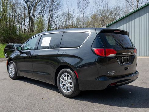 Used 2023 Chrysler Voyager LX FWD image 5