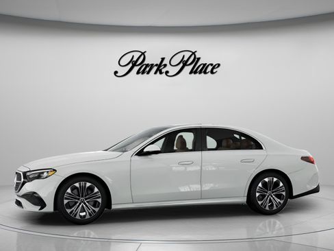 New 2026 Mercedes-Benz E 350 4MATIC Sedan image 4