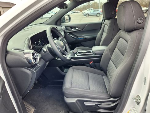 Used 2025 Chevrolet Equinox LT image 12