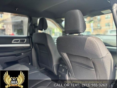 Used 2019 Ford Explorer XLT AWD/4WD image 12