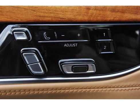 Used 2022 Jeep Grand Wagoneer Series III w/ Rear Seat Video Group 1 AWD/4WD image 27