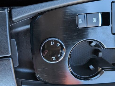 Certified 2023 Nissan Rogue SV image 17