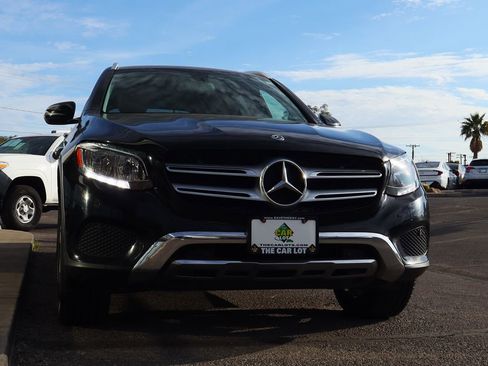 Used 2018 Mercedes-Benz GLC 300 w/ Premium Package image 18